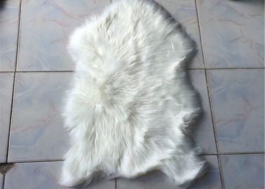 Çin Oda Dekoratif Büyük Beyaz Faux Fur Halı 2 * 3 Ft, Tek Pelt Faux Fur Katı Halı Tedarikçi
