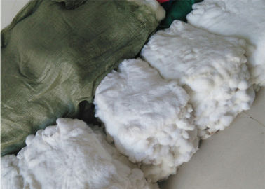 Çin Hakiki Ceketler Kış Gül için Tavşan Kürk, 22 * ​​30cm Beyaz Tavşan Kürklü Keçeler Tedarikçi